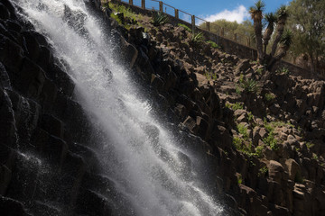 Columnar joints of basalt rock near Huasca de Ocampo in the Mexican state of Hidalgo , a ravine through which water runs from the dam lined by polygonal columns between 30 and 50 metres high