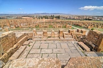 Toaleta publiczna w rzymskim mieście Timgad w Algierii