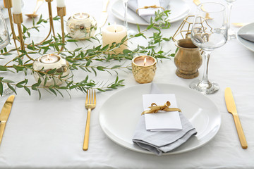 Beautiful table setting with floral decor