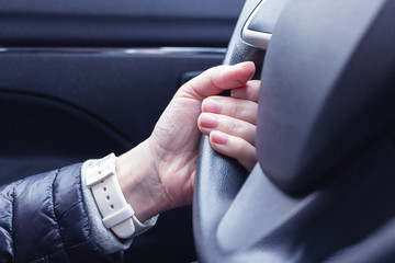 hand holds steering wheel
