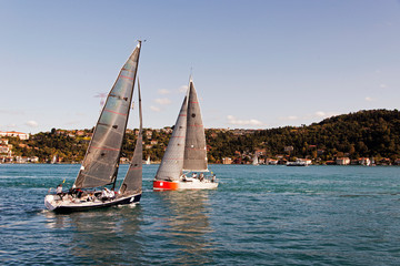 Fototapeta na wymiar Sailing boats and yachts in Bosporus cup in Istanbul, Turkey