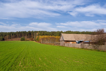 Wzgórza Sokólskie, Tradycyjna architektura drewniana, Krzyże i kapliczki