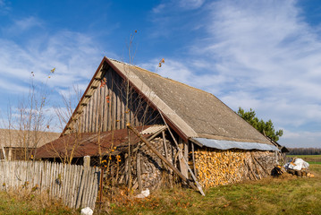 Wzgórza Sokólskie, Tradycyjna architektura drewniana, Krzyże i kapliczki
