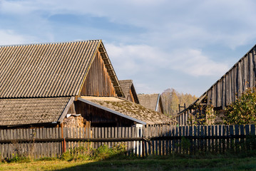 Fototapeta na wymiar Wzgórza Sokólskie, Tradycyjna architektura drewniana, Krzyże i kapliczki