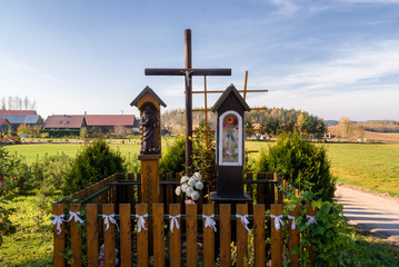 Wzgórza Sokólskie, Tradycyjna architektura drewniana, Krzyże i kapliczki © podlaski49