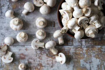 Fresh raw champignons in a bowl.