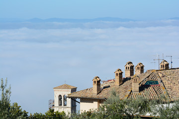 Assisi - vista con nebbia