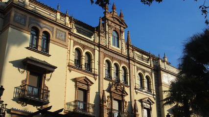 Obraz premium Altstadt Sevilla, Spanien: Altbauten, Fassaden, Gassen, Paläste