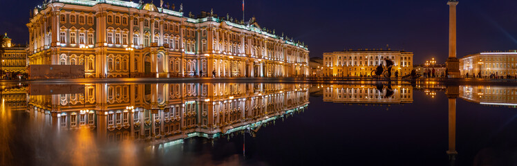 St. Petersburg Eremitage & Winterpalast bei Nacht