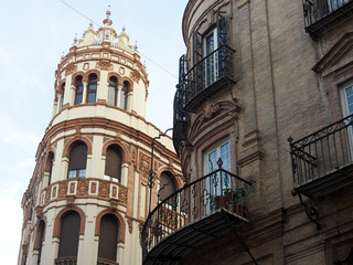 Altstadt Sevilla, Spanien: Altbauten, Fassaden, Gassen