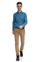 Naklejka premium happy smart casual man walking and smiling