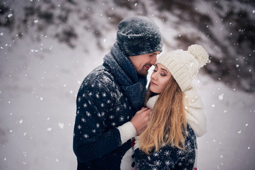 Young lovers couple hug each other dr winter walk in the park