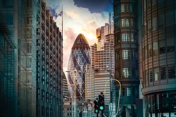 Poster Uitzicht op de stad Londen bij zonsondergang. Stad wolkenkrabbers in de schemering. London, Verenigd Koninkrijk © IRStone
