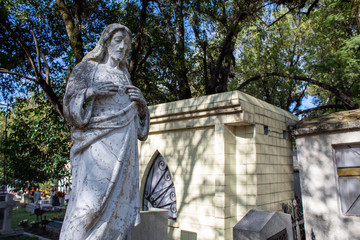 Estatua de Cristo en el cementerio