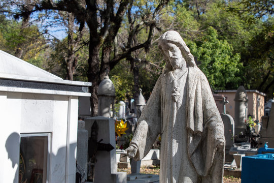 Monumento de Cristo sobre cripta