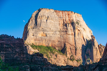 Fototapeta premium The Moon and the Great White Throne
