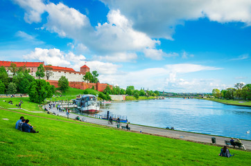 Obraz premium Beautiful Wawel castle and coast of river Wisla in Krakow Poland.