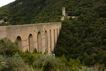 Fototapeta na wymiar spoleto acquedotto romano