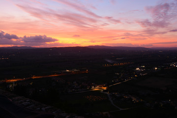 Fototapeta na wymiar tramonto città di trevi