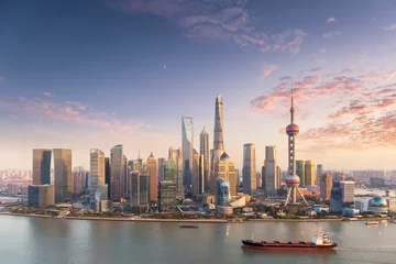 Poster Im Rahmen bezaubernder blick auf den sonnenuntergang der skyline von shanghai © chungking