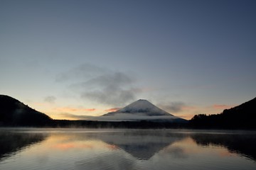 精進湖からの富士山