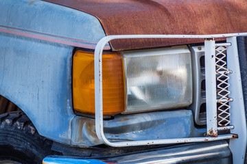 古い車の傷んだボディ　Damaged iron body of an old retro car