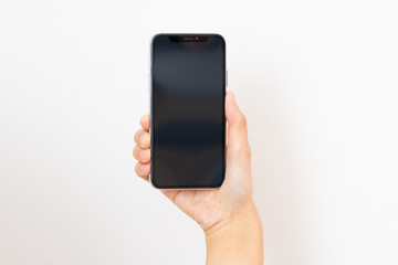 スマホを操作する手