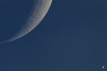 The moon and the giant gas planet Jupiter, photographed at daylight on October 31, 2019 with a maksutov telescope from Mannheim in Germany. © David Hajnal