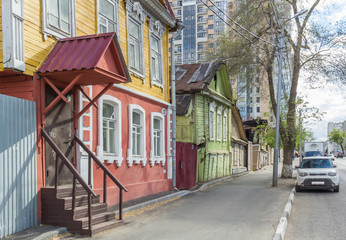 Fototapeta na wymiar Street with old houses in Samara