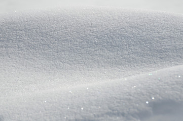 Texture de neige en gros plan. Cristaux de neige brillants