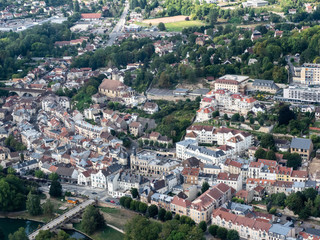 Fototapeta premium vue aérienne de la ville de Meulan dans les Yvelines en France
