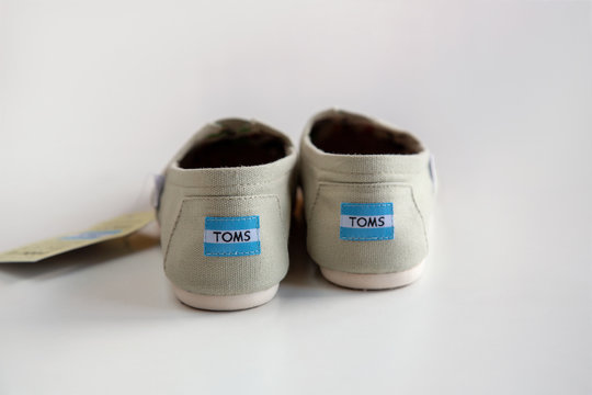 Toms shoes. Classic canvas alpargatas women's espadrilles by TOMS, American footwear brand from California.
