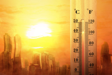 Thermometer with high temperature on the city with glowing sun background - obrazy, fototapety, plakaty