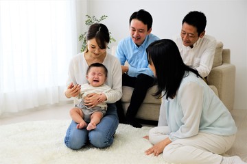 三世代家族の団らん　ポートレート