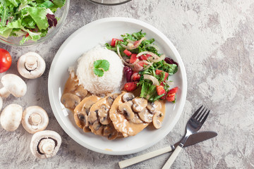 Chicken escalopes with champignion in creamy sauce