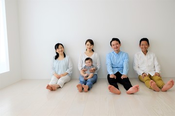 三世代家族のポートレート