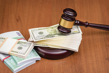  Corrupt judge. Bribe to the judge. Money fraud. Court of bank robbers.