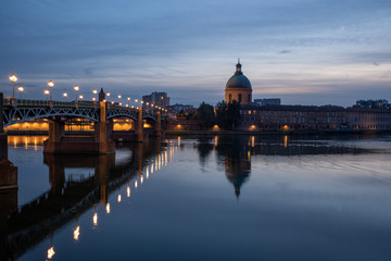 Plakat View of Chapelle Saint-Joseph and bridge Pont Saint-Pierre from the square Place Saint-Pierre at Sunset in Toulouse France