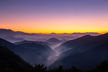 早朝の三越峠からの眺め