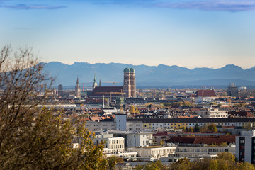Fototapeta na wymiar München Alpenpanorama