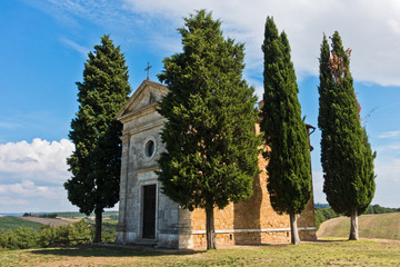 Fototapeta premium Famous chapel Cappella Madonna di Vitaleta near Pienza, Siena province, Tuscany, Italy