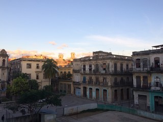 Fototapeta na wymiar patio de colegio de la Habana vieja