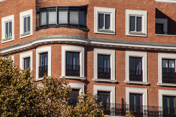 Fototapeta na wymiar fachada de edificio de Madrid