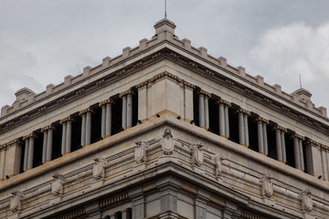 esquina del edificio del Instituto Cervante en Madrid