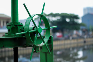 Green Small gear of floodgate