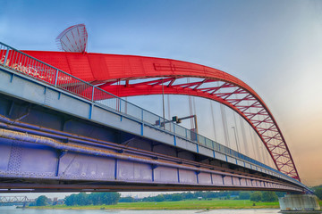 Rote Brücke über den Rhein in Duisburg Hochfeld