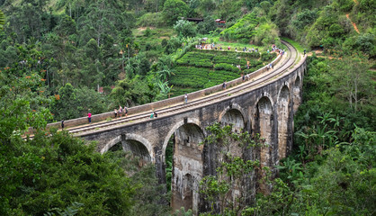 The local train acrossing the Nine Arches Demodara Bridge