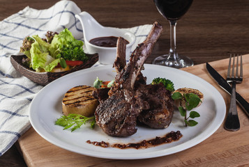Grilled lamb with red wine © Chaded