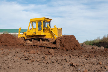 Obraz premium Large construction bulldozer at a construction site.
