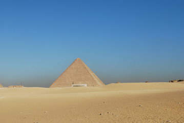 Pyramide mit Himmel